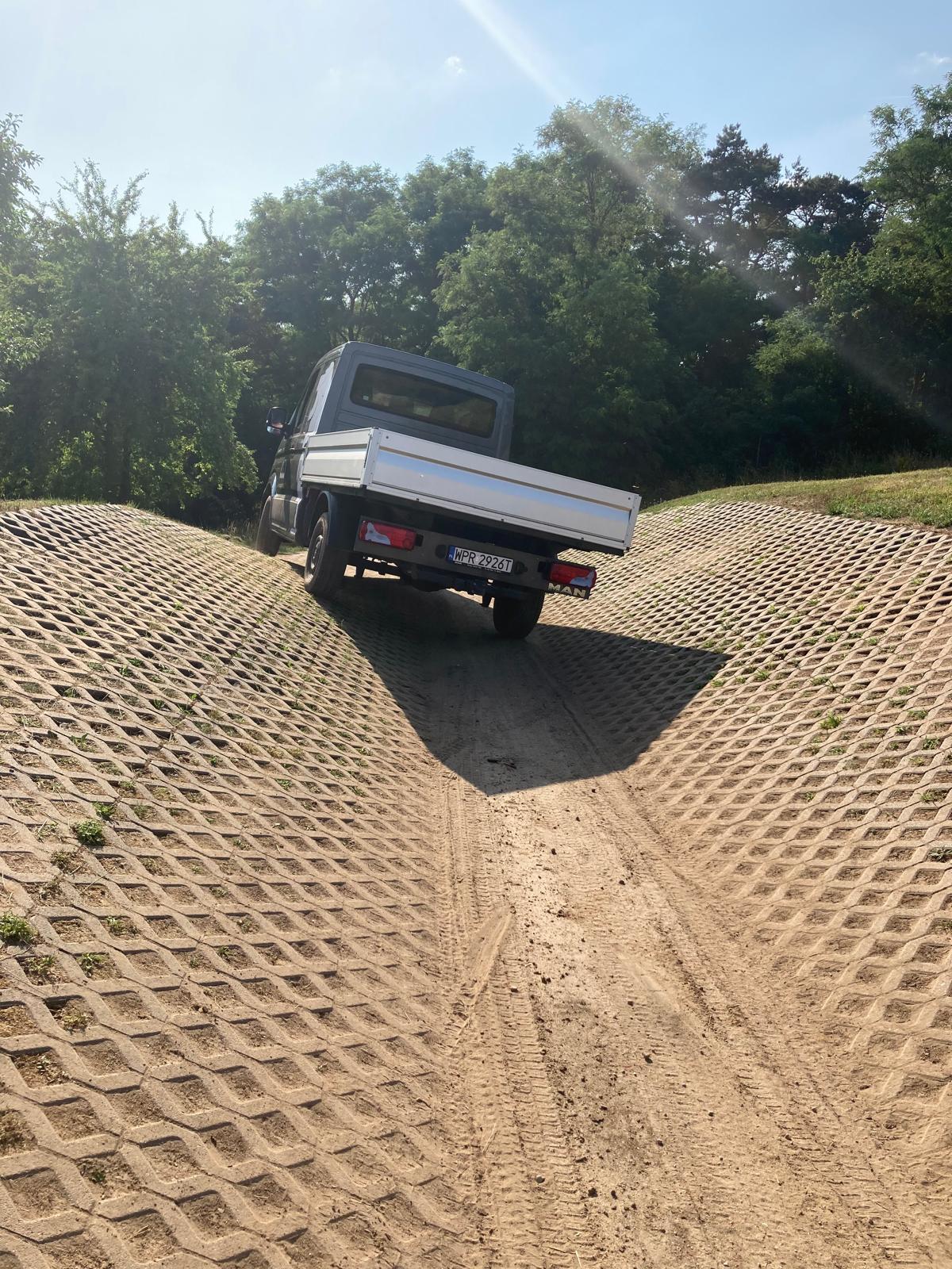 831ef651-4536-4e0a-8bf5-6429fe44abdc 831ef651-4536-4e0a-8bf5-6429fe44abdc